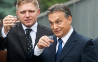 /album/hirek-kepekben/a8084-robert-fico-orban-viktor-pilisszentkereszt-palinka-jpg/